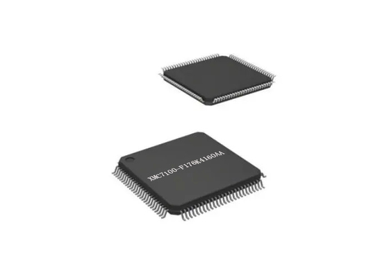 De oppervlakte zet Dual Core 100MHz Microcontroller met 32 bits IC van XMC7100-F176K4160AA op